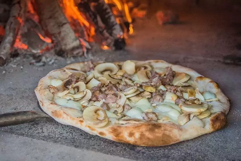 Піца з дикими традиційними грибами (Pizza Boscaiola)